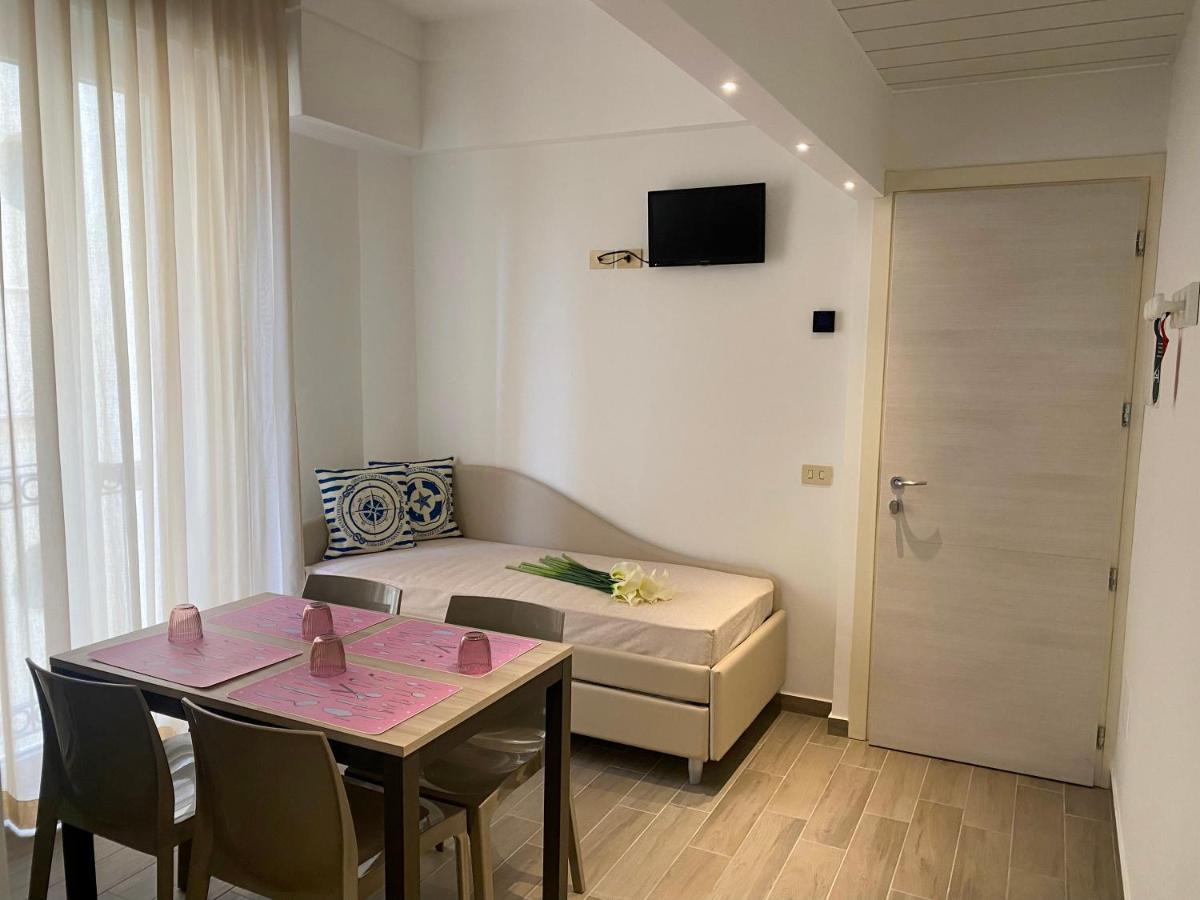 Hotel Philadelphia Cattolica Ngoại thất bức ảnh