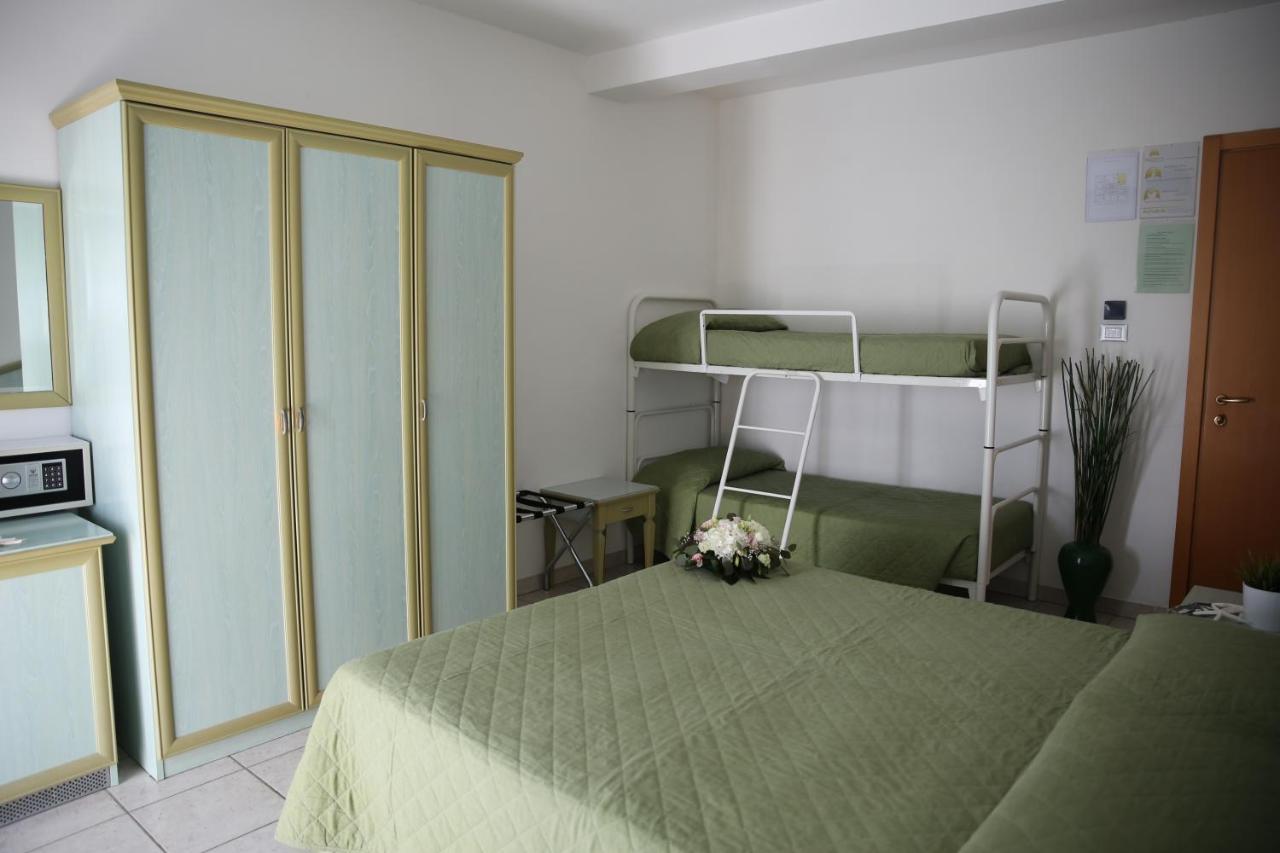 Hotel Philadelphia Cattolica Ngoại thất bức ảnh