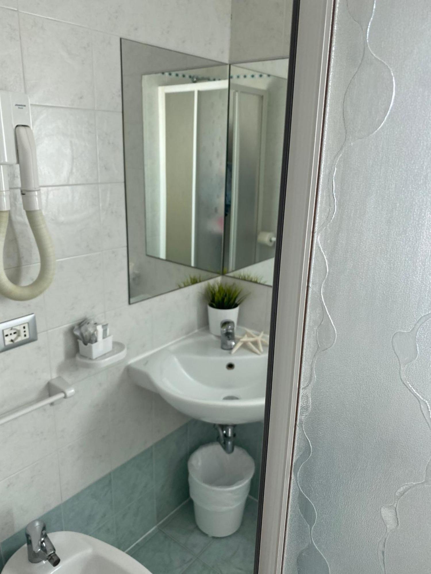 Hotel Philadelphia Cattolica Phòng bức ảnh