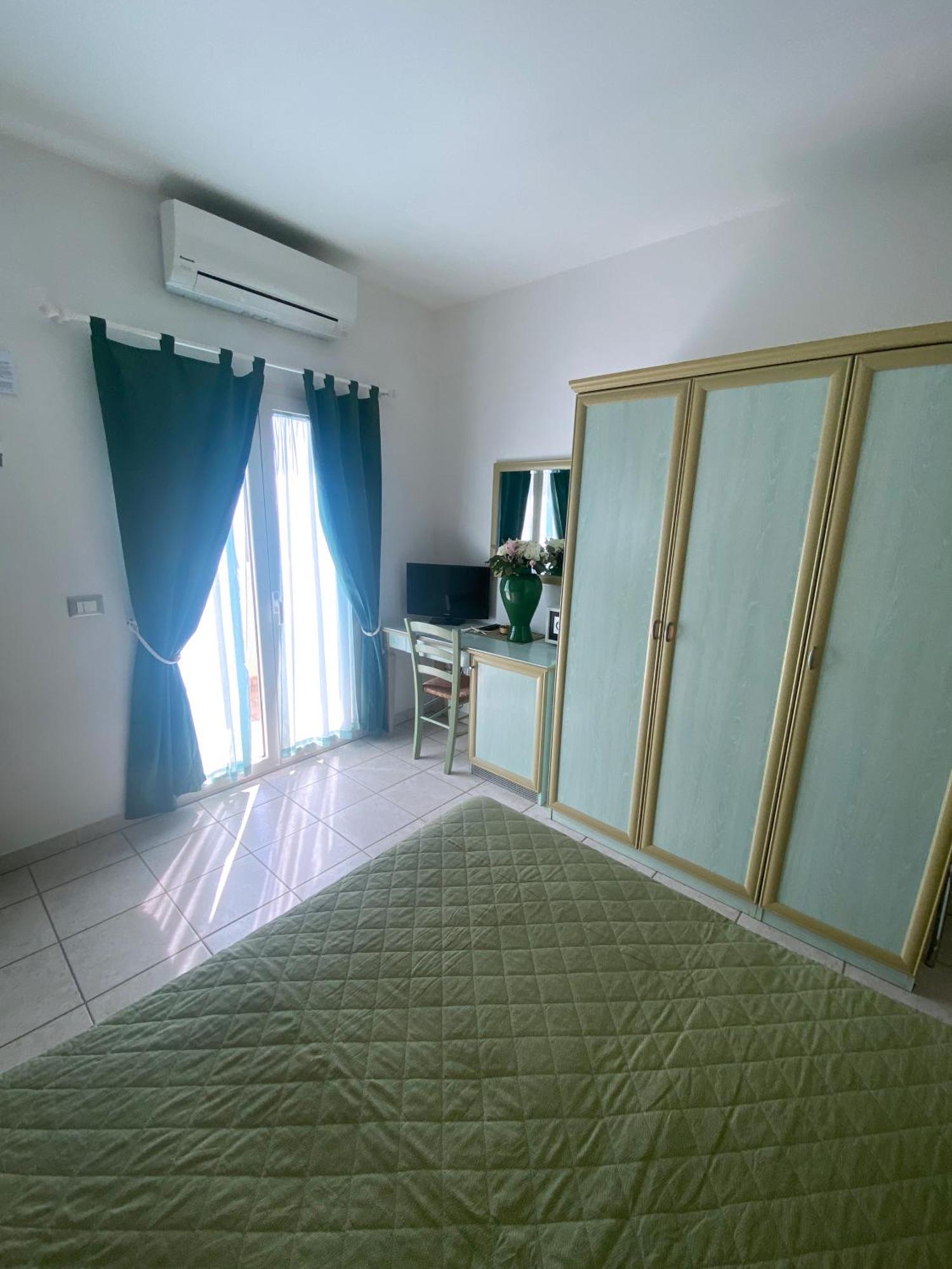 Hotel Philadelphia Cattolica Phòng bức ảnh