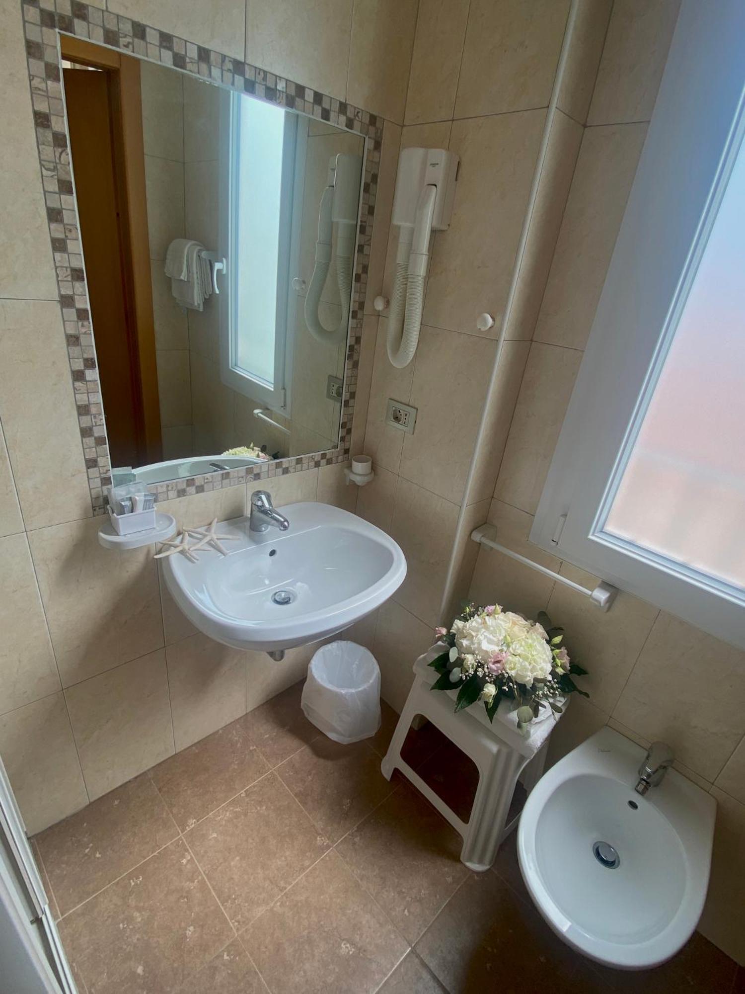 Hotel Philadelphia Cattolica Phòng bức ảnh