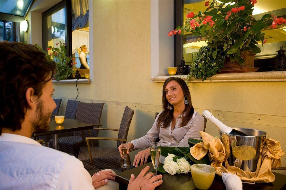 Hotel Philadelphia Cattolica Ngoại thất bức ảnh