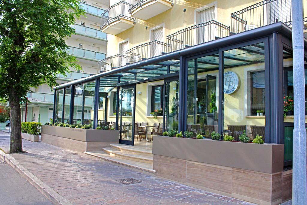 Hotel Philadelphia Cattolica Ngoại thất bức ảnh
